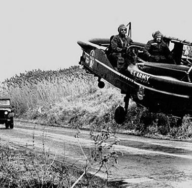 Latający jeep Piasecki VZ-8P Airgeep I podczas prób poligonowych.