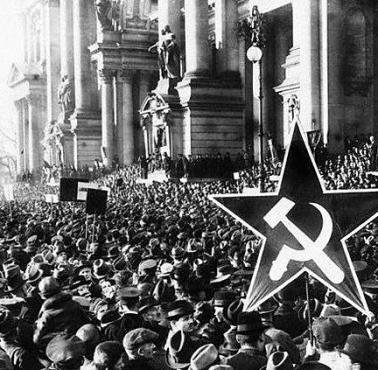 Wielka manifestacja wspieranych przez Moskwę komunistów w Niemczech (Berlin).