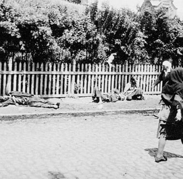 Nieliczne zdjęcie dokumentujące głód na Ukrainie (Charków, ZSRR, obecnie Ukraina).