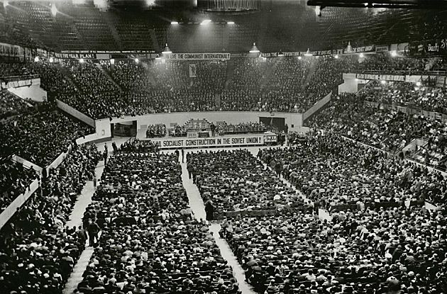 Amerykańscy komuniści podczas zjazdu w Madison Square Garden (Nowy Jork).