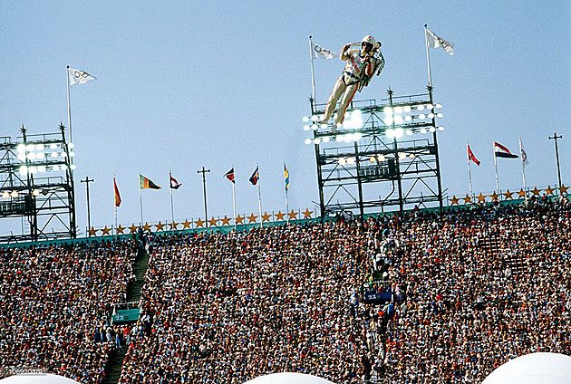 Plecak rakietowy wykorzystany podczas otwarcia Letniej Olimpiady w Los Angeles (1984).