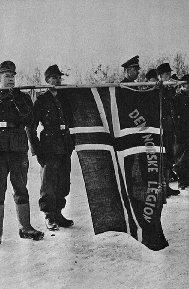 Żołnierze z Norweskiego Legionu Ochotniczego (Legion Norwesk) oddają hołd kolegom poległym pod Leningradem.