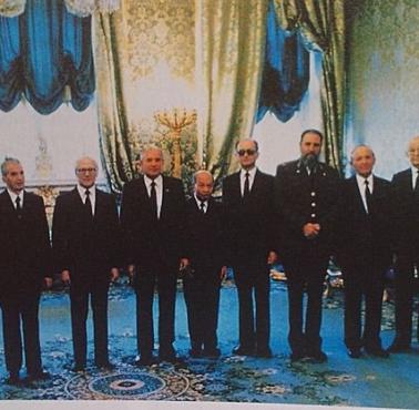 Gorbaczow spotyka się z przywódcami bloku wschodniego.