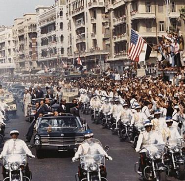 Uroczyste przywitanie prezydenta USA Richarda Nixona w Egipcie rządzonym przez Anwara Sadata (Alexandria).