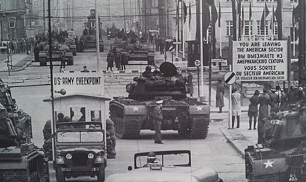 Checkpoint Charlie w czasie Kryzysu berlińskiego