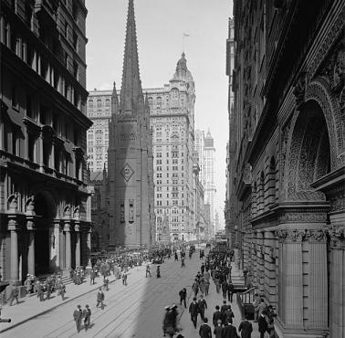 Broadway i Kościół Świętej Trójcy w Nowym Jorku