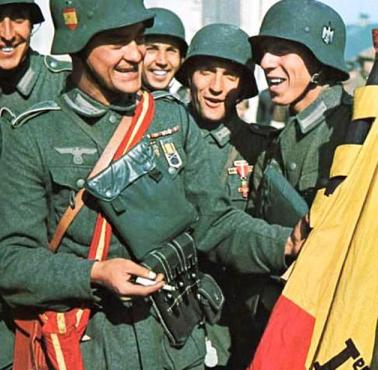 Rok 1941-43 - hiszpańskie oddziały ochotnicze (Blue Division) w Wehrmachcie podczas wojny z ZSRR.