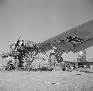 Wrak niemieckiego samolotu transportowego Messerschmitt Me 323D-1/-2 Gigant (Tunis, Tunezja).