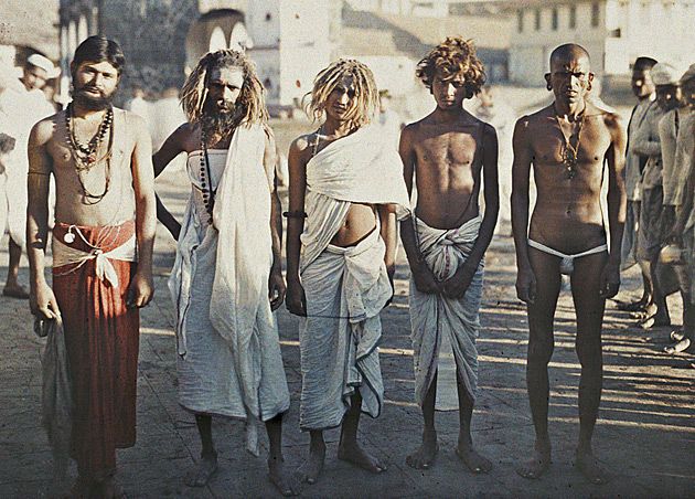 Hinduscy asceci (Sadhus) na ulicach Bombaju (India)