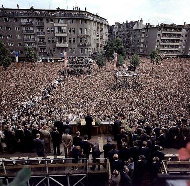 Prezydent John F. Kennedy podczas oficjalnej wizyty w Berlinie, w której padły słynne słowa 