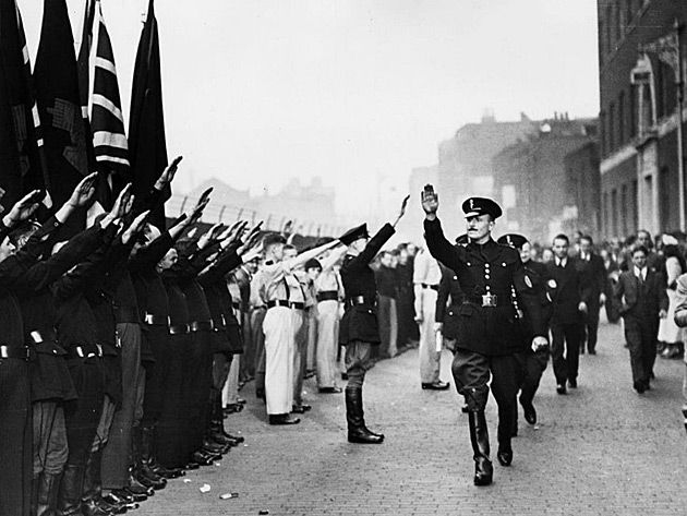 Przywódca brytyjskich faszystów Oswald Mosley podczas Peace Rally (Londyn).