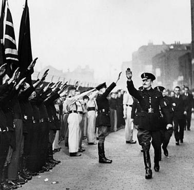 Przywódca brytyjskich faszystów Oswald Mosley podczas Peace Rally (Londyn).