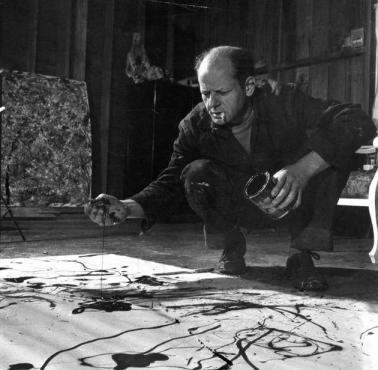 Jackson Pollock, przedstawiciel ekspresjonizmu abstrakcyjnego w swojej pracowni w NY.