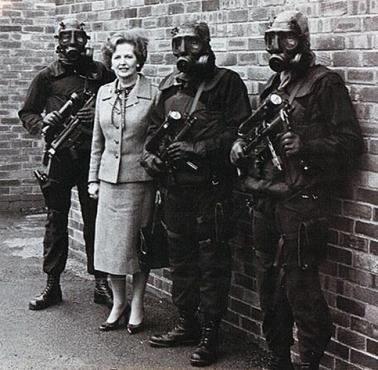 Premier Margaret Thatcher z żołnierzami SAS, którzy brali udział w operacji Nimrod. 