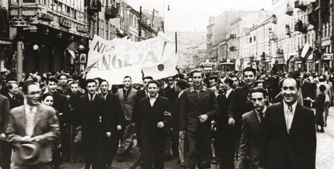 Manifestacja w W-wie po informacji, że Anglia i Francja wypowiedziały wojnę Niemcom, 2.09.1939