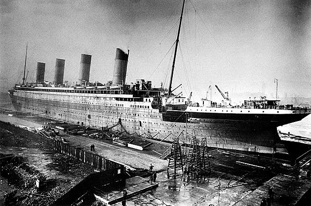 Lata 1909-12 - budowa RMS Titanic w stoczni Harland i Wolff (Belfast).