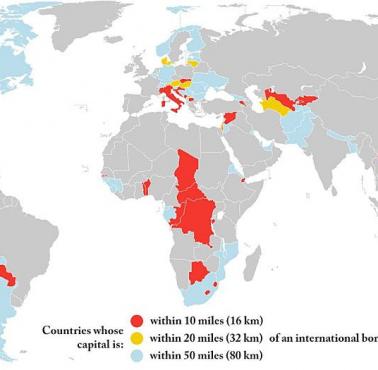 Na mapie zaznaczono państwa, których stolice znajdują się blisko innego kraju.