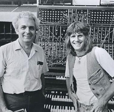 Na zdjęciu Robert Moog, twórca syntetyzatorów z serii Moog i muzyk Keith Emerson (Nowy Jork).