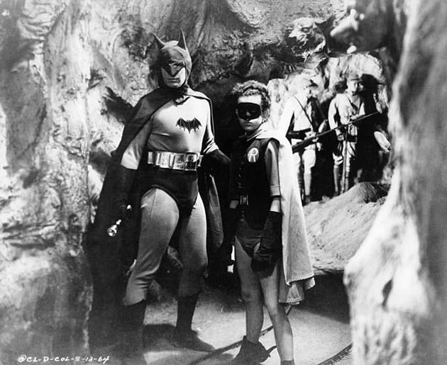 Pierwszy pełnometrażowy film o Batmanie Batman and Robin, na zdjęciu Lewis G. Wilson i Douglas Croft.
