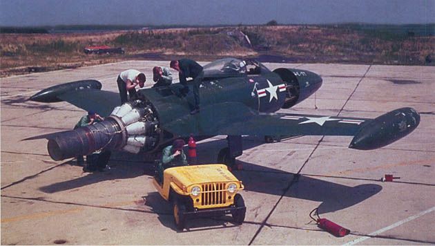 Grumman F9F-5 Panther - pierwszy odrzutowy samolot myśliwski wyprodukowany w zakładach Grummana.