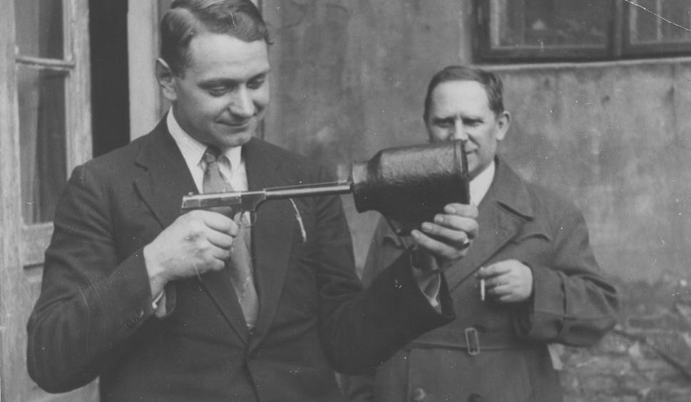 27 sierpnia 1942 r. Komendant Główny Armii Krajowej gen. Stefan Rowecki Grot rozwiązał organizację wywiadowczą „Muszkieterów”