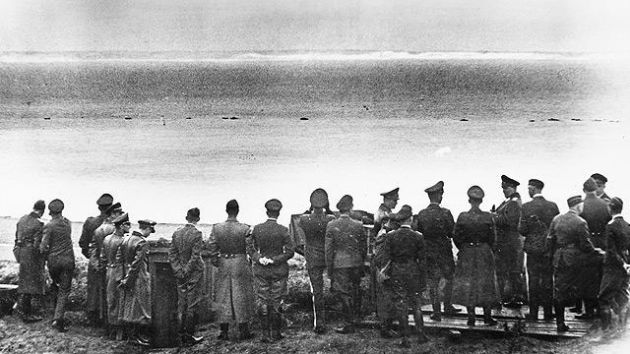 Marszałek Rzeszy Hermann Göring nad kanałem La Manche z widokiem na Dover.