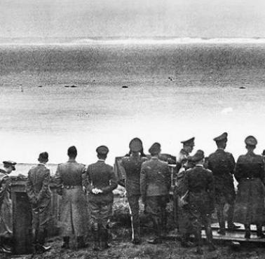 Marszałek Rzeszy Hermann Göring nad kanałem La Manche z widokiem na Dover.