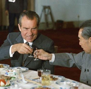 Spotkanie prezydenta Nixona z premierem Chin - Zhou Enlaiem.