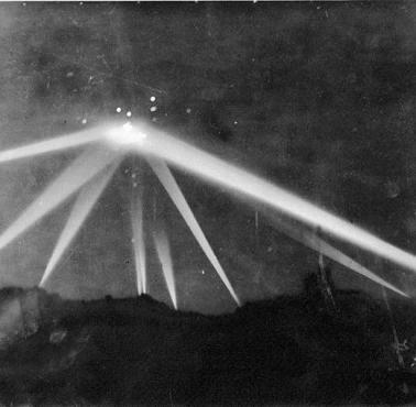 Bitwa o Los Angeles (ang. Battle of Los Angeles) - niewyjaśnione do dziś wydarzenie mające miejsce 25 lutego 1942.