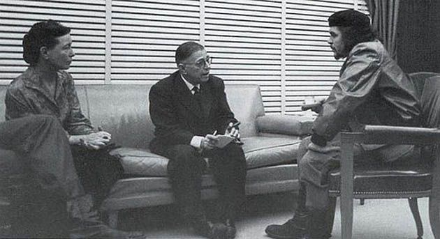 Spotkanie lewackich działaczy na Kubie - Jean-Paul Sartre, jego kochanka Simone de Beauvoir i Ernesto Che Guevara.