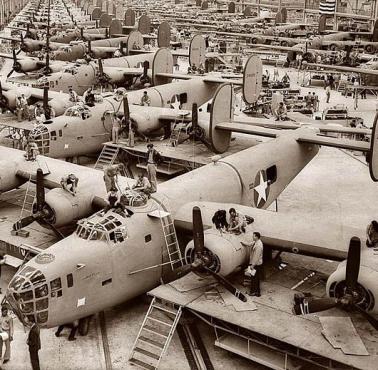 Linia montażowa bombowca B-24 w Fort Worth w Teksasie (USA)