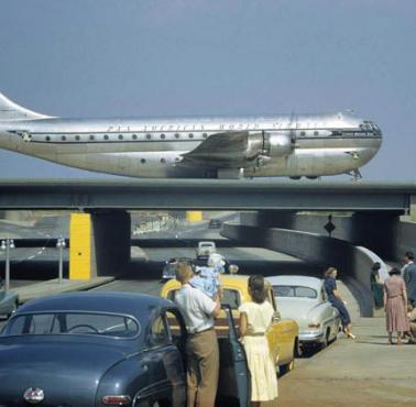 Lądowanie Boeing 377 Stratocruiser na lotnisku J.F.K w Nowym Jorku.