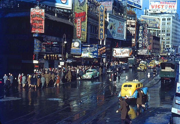 Times Square w Nowym Jorku w połowie XX wieku