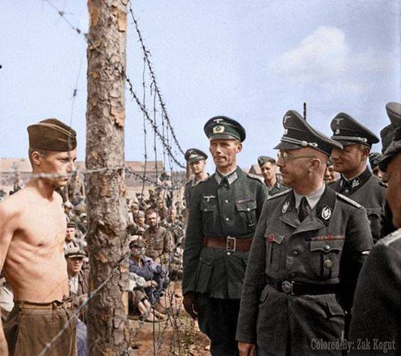 Heinrich Himmler podczas wizyty w obozie z rosyjskimi jeńcami.