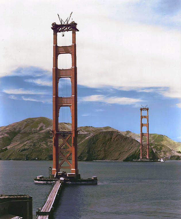 Konstruowanie przęseł mostu Golden Gate.