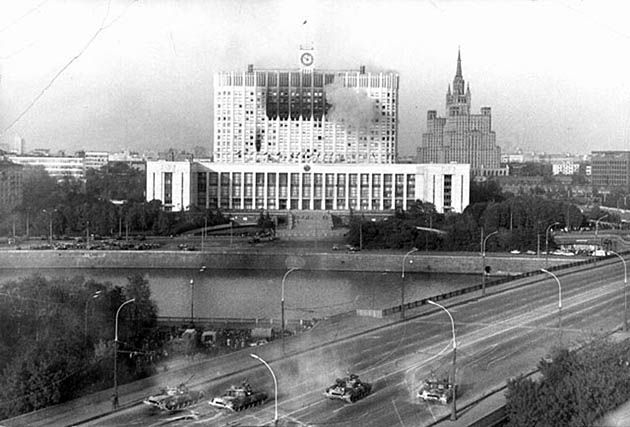 Czołgi nad rosyjskim parlamentem - Kryzys konstytucyjny w Rosji 1993.