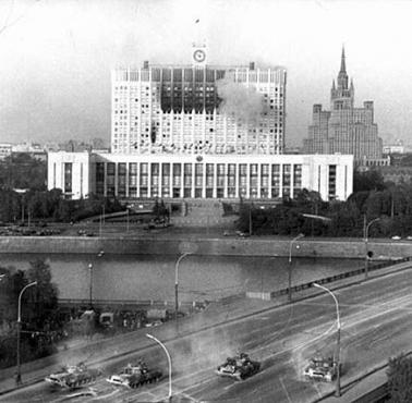 Czołgi nad rosyjskim parlamentem - Kryzys konstytucyjny w Rosji 1993.