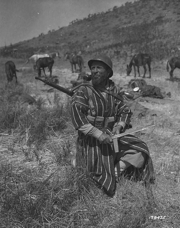 Goumierzy − żołnierz oddziałów pomocniczych francuskiej Armée d'Afrique podczas walk o Monte Cassino.