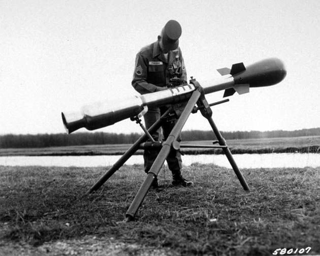 M388 Davy Crockett – taktyczny jądrowy pocisk odpalany z wyrzutni bezodrzutowej opracowany w USA podczas zimnej wojny.