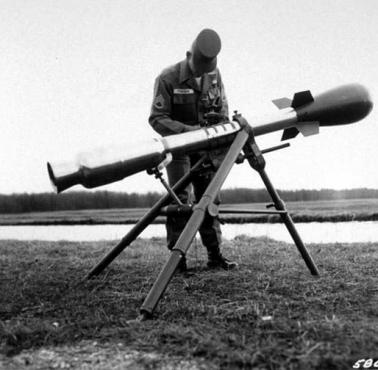 M388 Davy Crockett – taktyczny jądrowy pocisk odpalany z wyrzutni bezodrzutowej opracowany w USA podczas zimnej wojny.