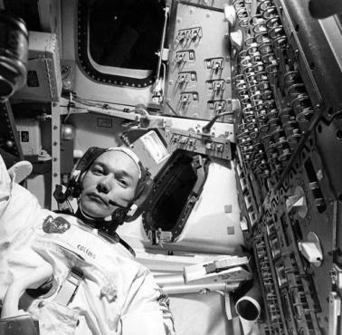 Michael Collins, jedyny astronauta misji Apollo 11, który nie spacerował po Księżycu.