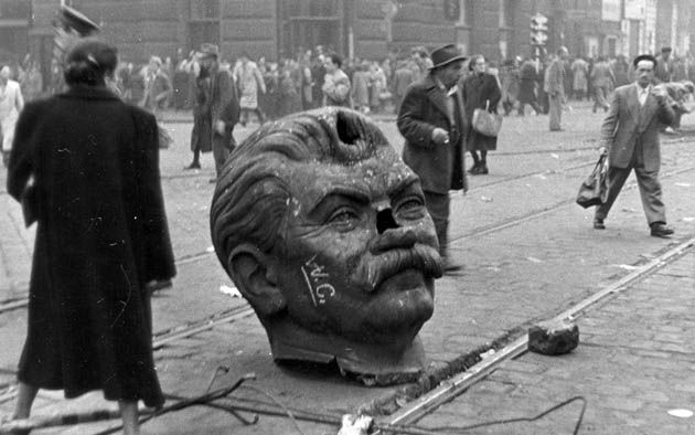 Powstanie węgierskie 1956, nazywane dziś często rewolucją 1956.