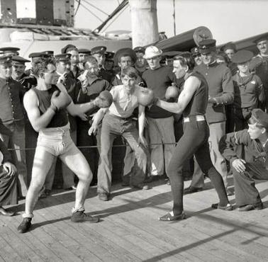 Pojedynek bokserski na pokładzie statku U.S.S. New York.