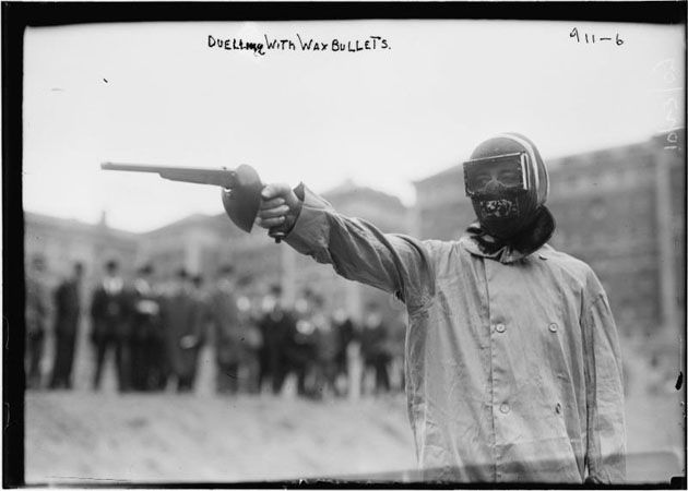 Pojedynek na pistolety był dyscypliną olimpijską w latach od 1906 do 1912 roku.