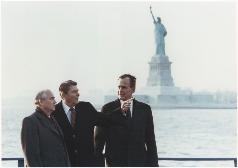 Prezydenci Ronald Reagan, George W. Bush i Michaił Gorbaczow w Nowy Jorku.