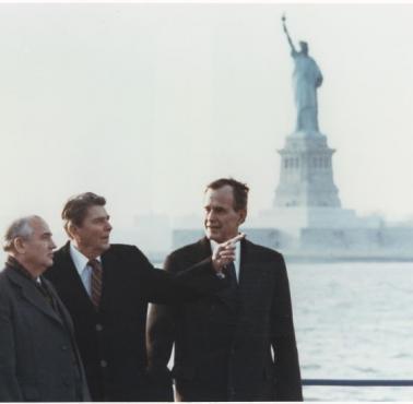 Prezydenci Ronald Reagan, George W. Bush i Michaił Gorbaczow w Nowy Jorku.