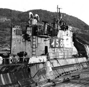 Japoński okręt podwodny I-58 w Sasebo, Japonia, styczeń 1946 