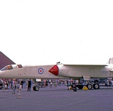 BAC TSR-2 - projekt dwusilnikowego brytyjskiego naddźwiękowego samolotu rozpoznawczego i bombowego.