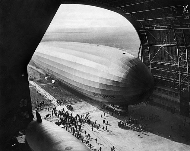 Sterowiec The Graf Zeppelin w Nowym Jorku.