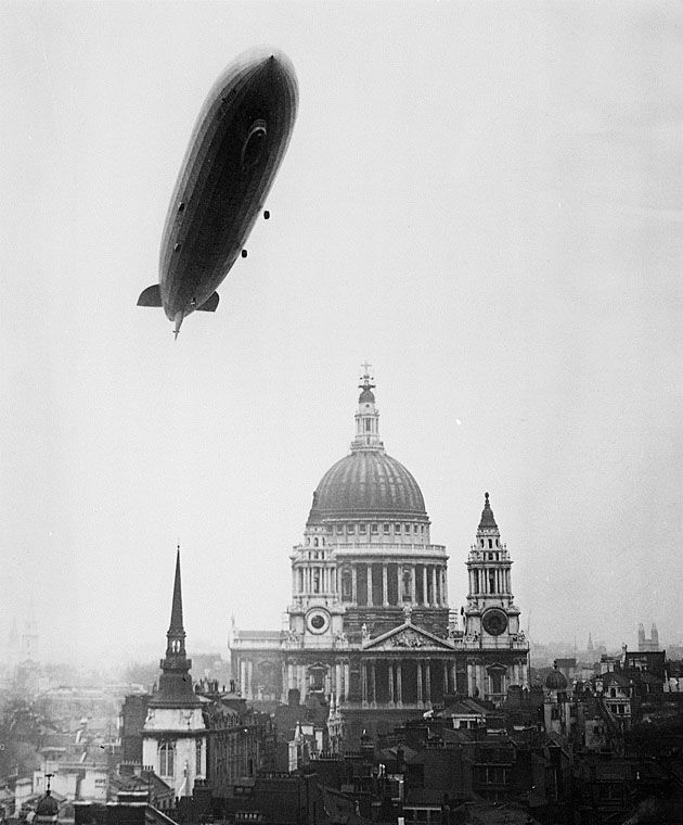 Graf Zeppelin nad Londynem – sterowiec szkieletowy wybudowany w Niemczech w okresie międzywojennym.